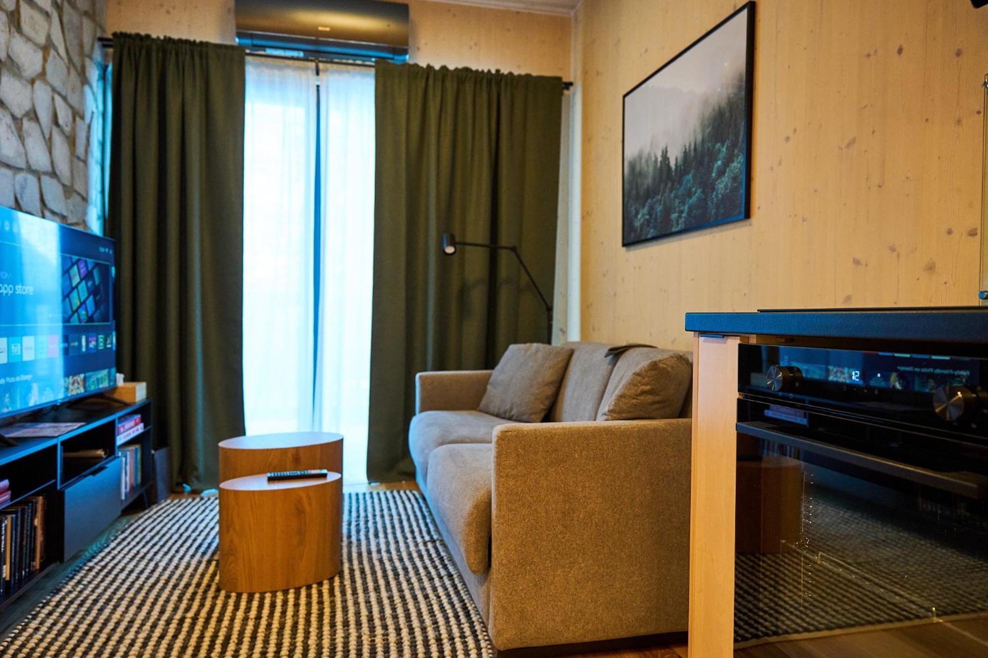 1-Bedroom Apartment Adam With Free Parking เดมานอฟสกา โดลินา ภายนอก รูปภาพ