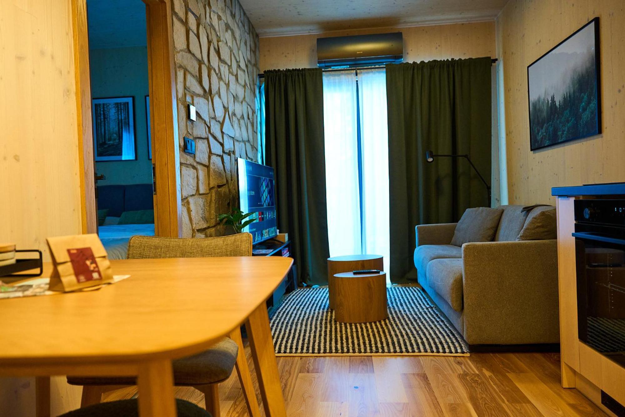1-Bedroom Apartment Adam With Free Parking เดมานอฟสกา โดลินา ภายนอก รูปภาพ
