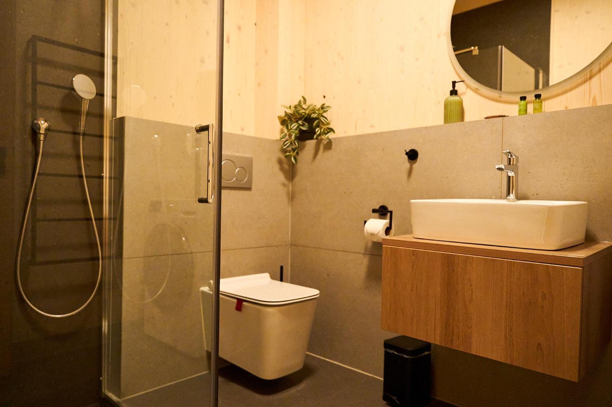 1-Bedroom Apartment Adam With Free Parking เดมานอฟสกา โดลินา ภายนอก รูปภาพ